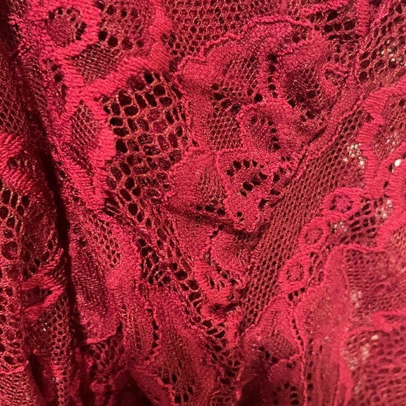 Cranberry lace sz 5 top by TORRID - Picture 7 of 7